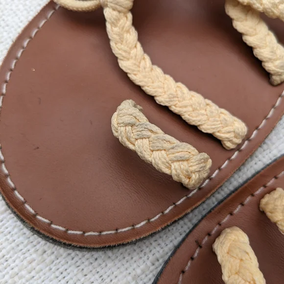 Plaka Palm Leaf Flat Sandals - Picture 7 of 10